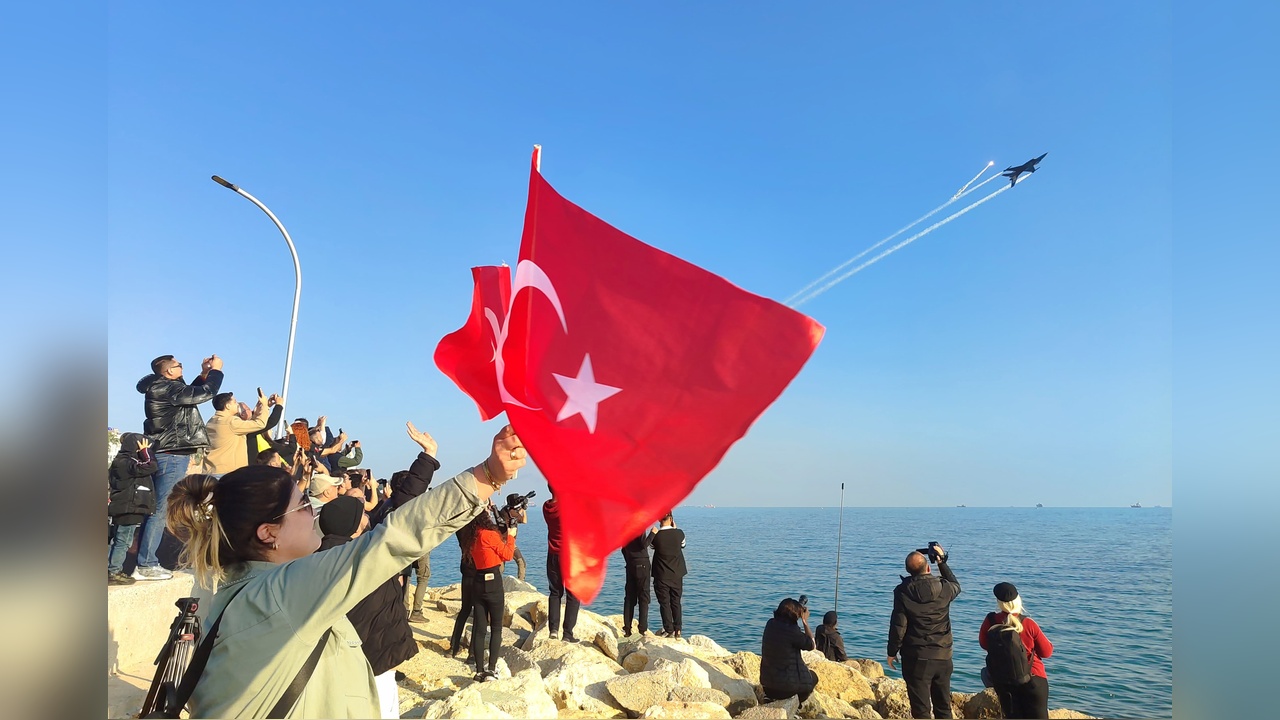 Mersin'de SOLOTÜRK Gösterisi Büyüledi