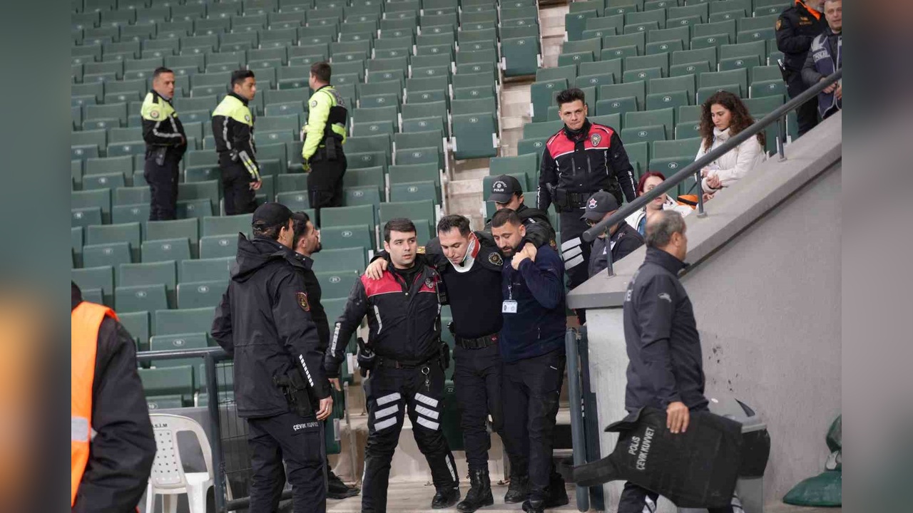Kocaelispor ve Iğdır Maçında Tribün Gerilimi Yaşandı