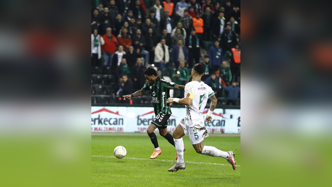 Kocaelispor, Iğdır FK'yi 3-0 Mağlup Etti