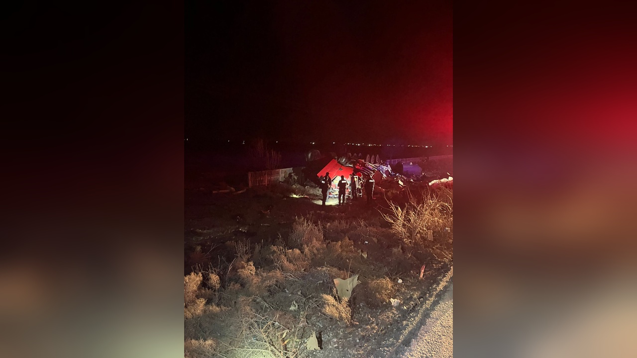 Şarampole Devrilen TIR'ın Şoförü Hayatını Kaybetti