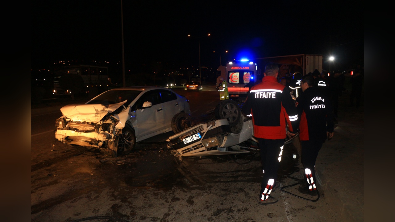 Tokat'ta İki Araç Çarpıştı: Üç Yaralıdan Biri Ağır