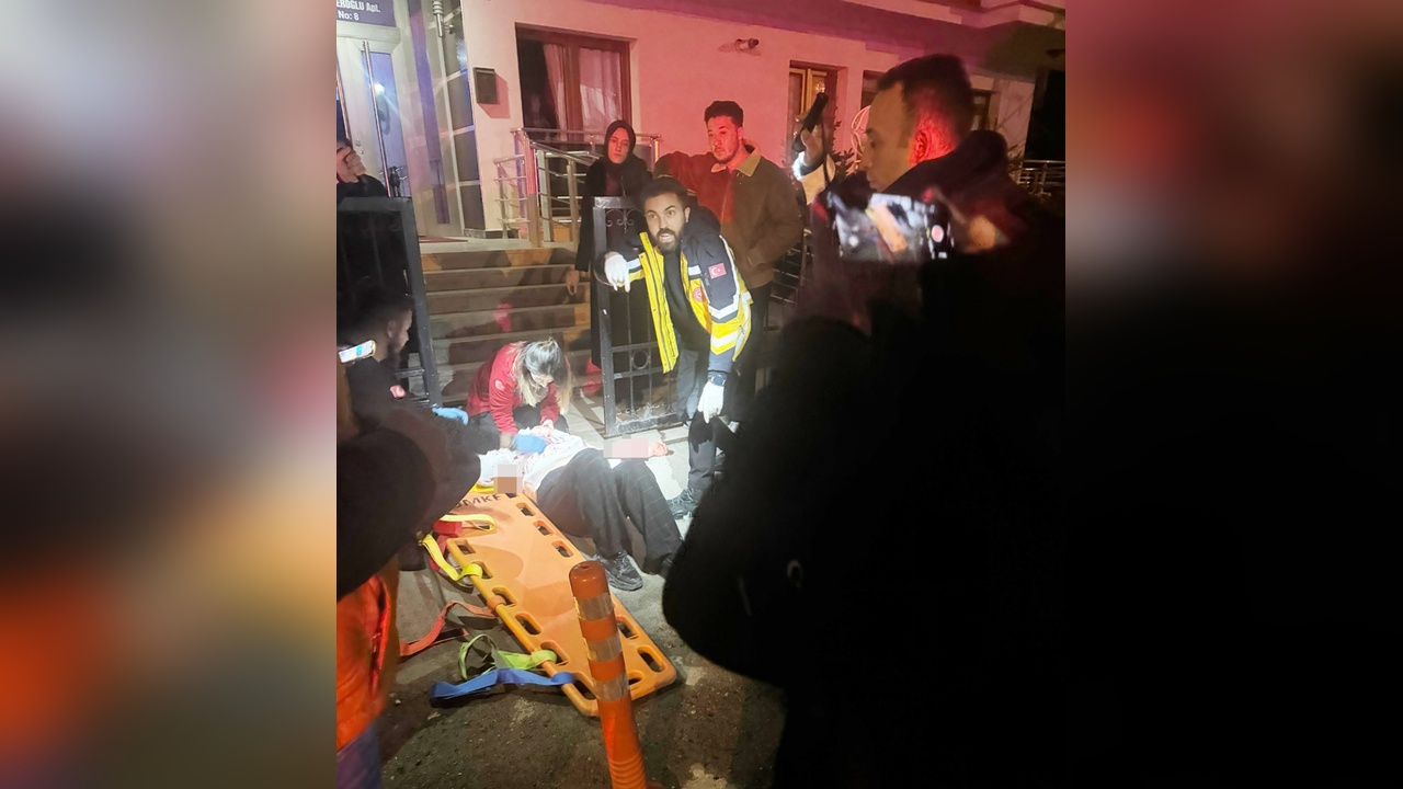 Bıçaklı Saldırı Sonrası Kafatası Kemiği Karnında İyileşiyor
