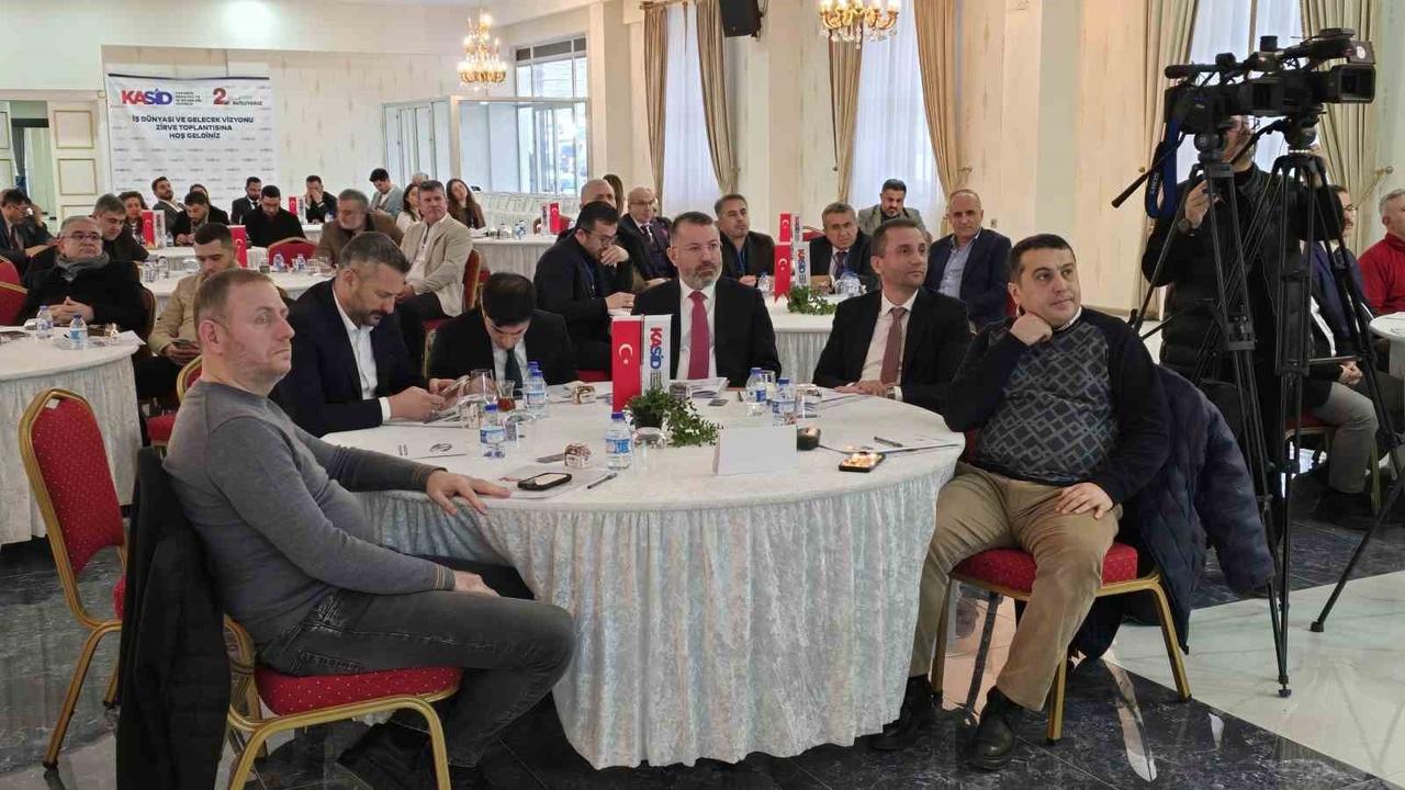 Karabük'te İş Dünyası ve Gelecek Vizyonu Zirvesi Gerçekleşti
