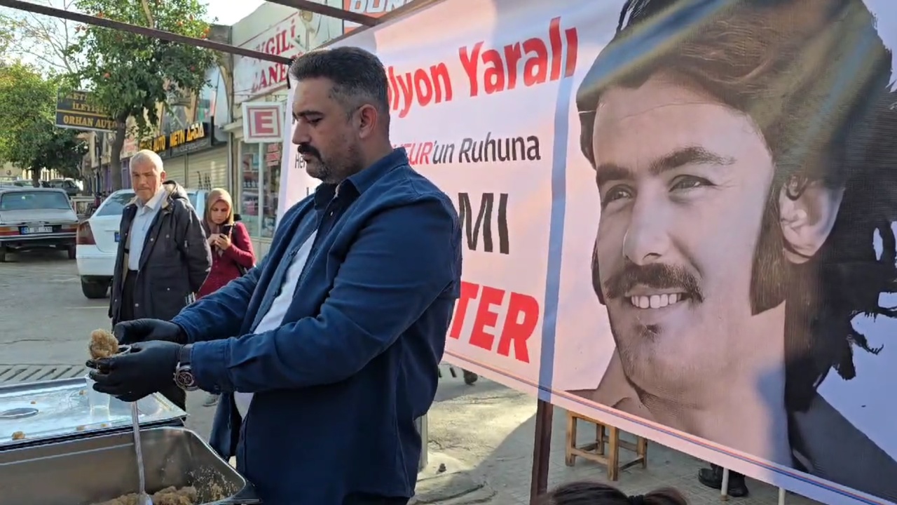 Ferdi Tayfur'un Memleketinde Geleneksel Helva Dağıtımı Gerçekleşti