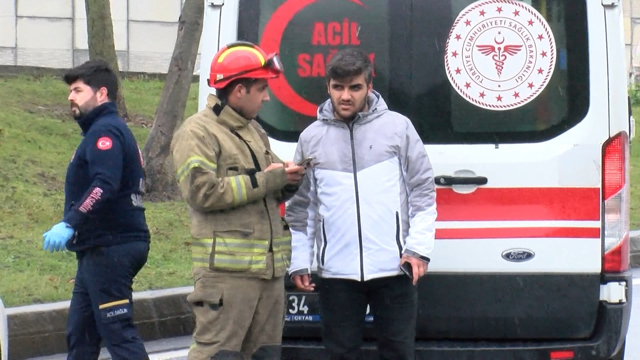 Başakşehir'de Kaldırıma Çarpan Araç Takla Attı