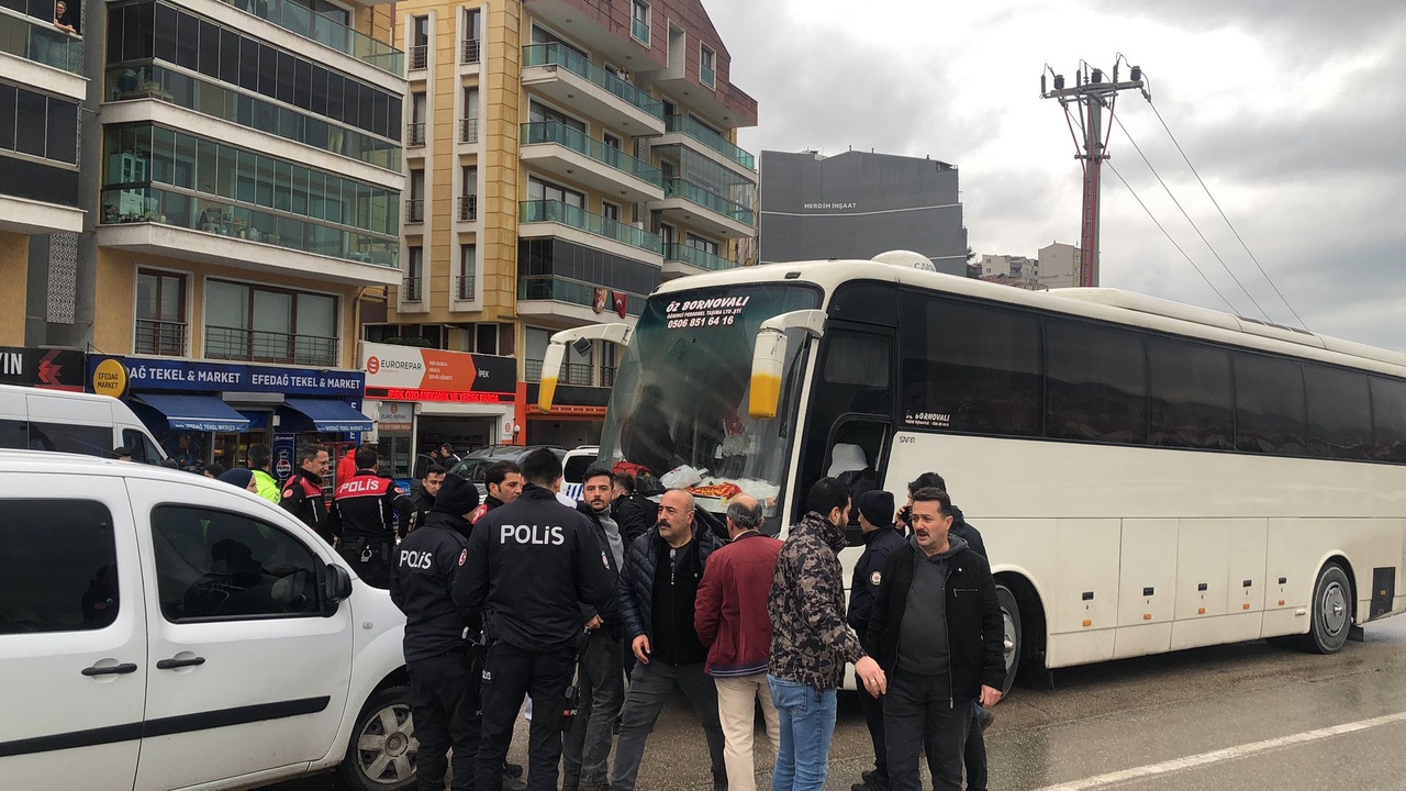 Taraftarlar Arasında Bıçaklı Kavga: İki Kişi Yaralandı