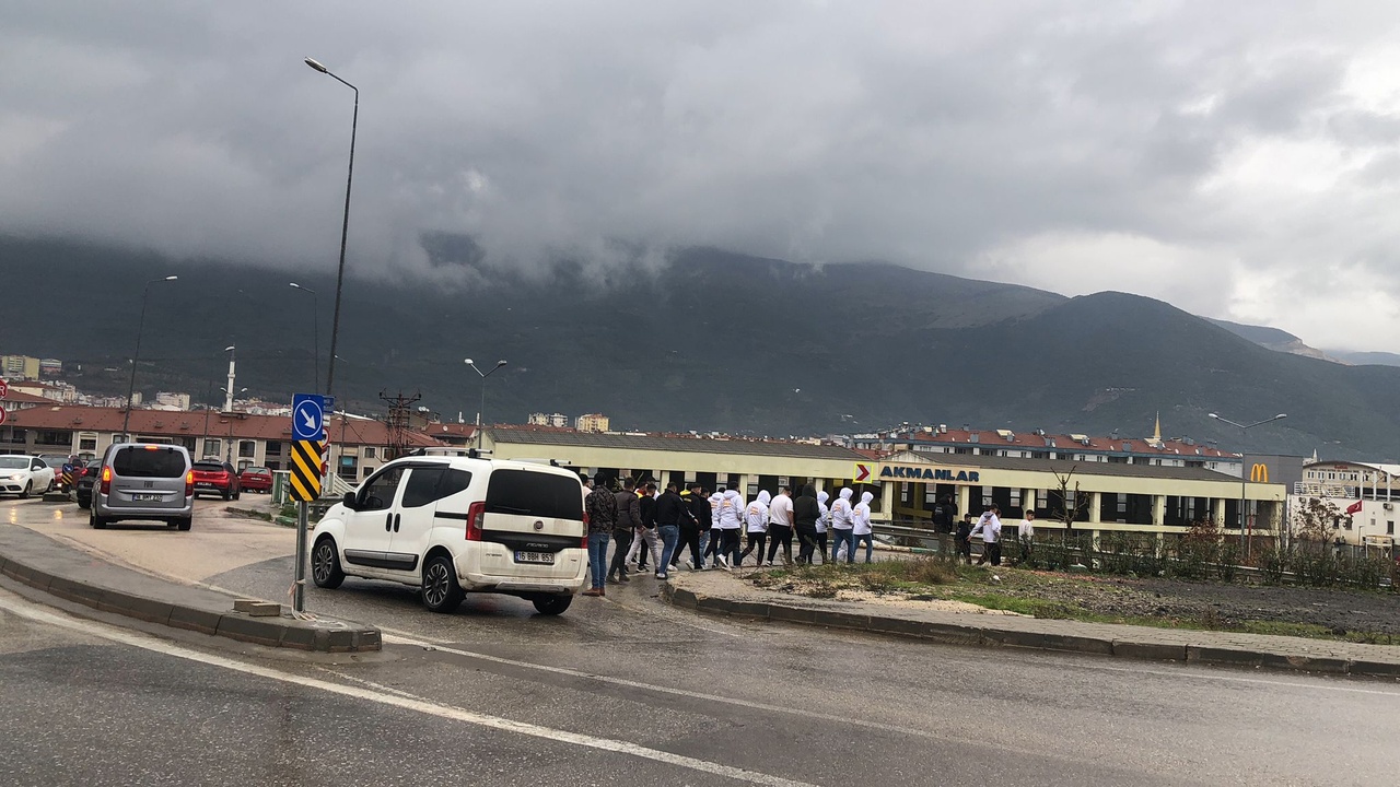Taraftarlar Arasında Bıçaklı Kavga: İki Kişi Yaralandı