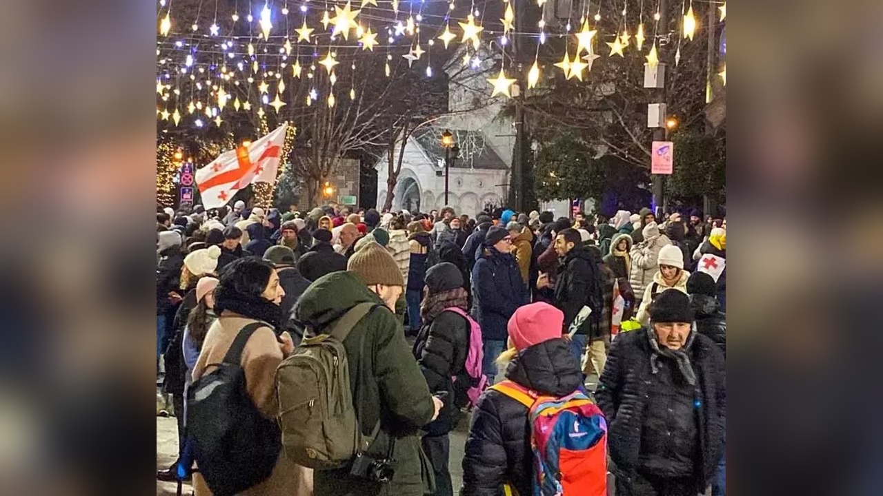 Gürcistan'dan Protesto Katılımcılarına Sınır Dışı Kararı
