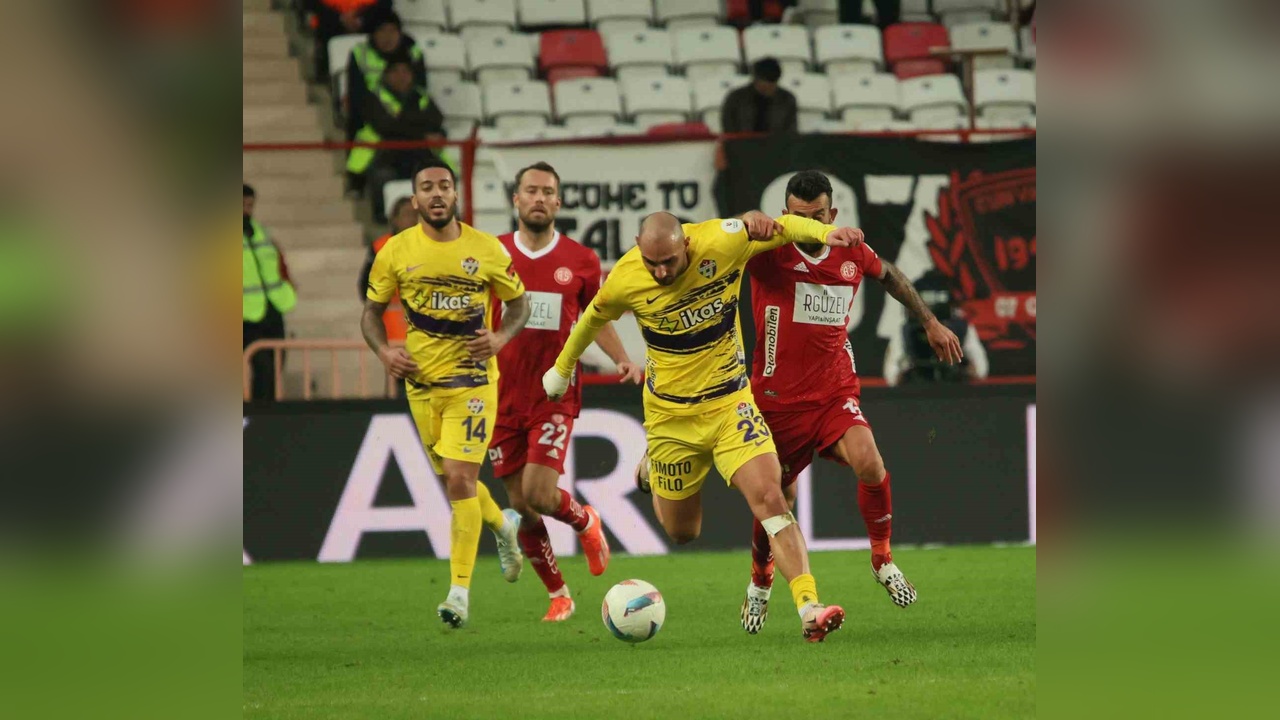 Eyüpspor, Antalyaspor'u Farklı Geçti