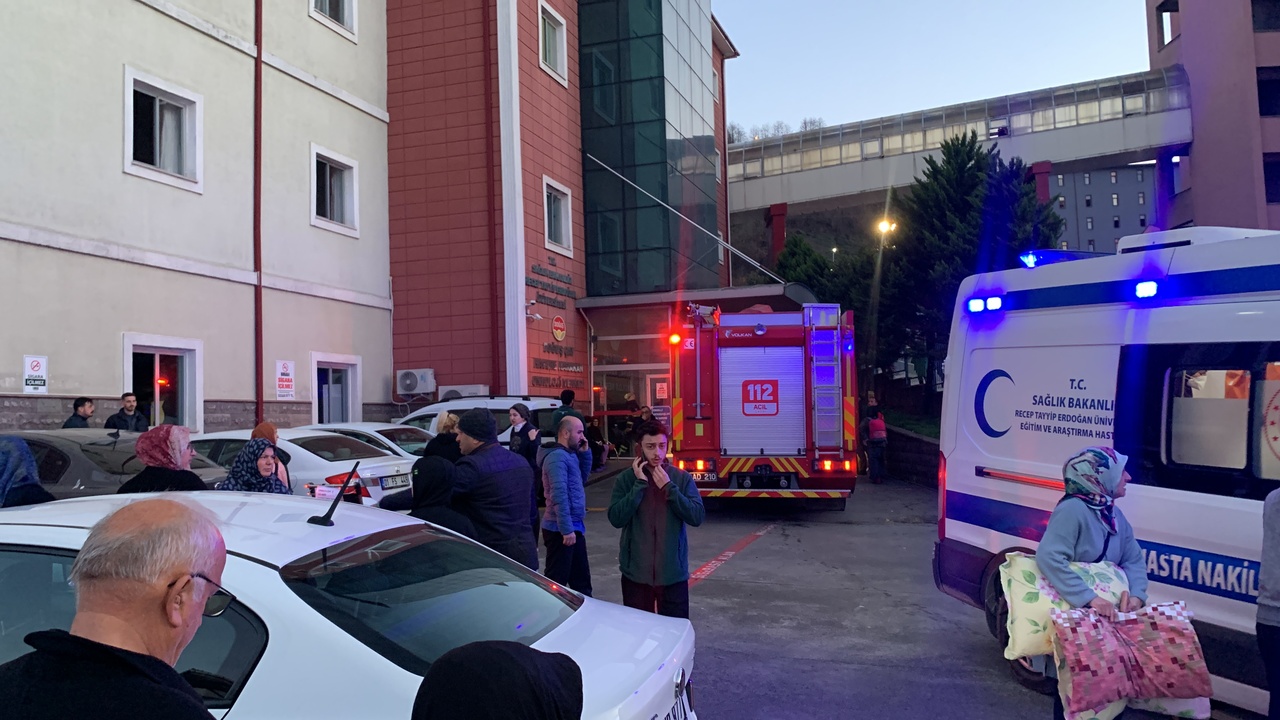 Rize Hastanesinde Yangın: 18 Hasta Güvenli Bir Şekilde Tahliye Edildi