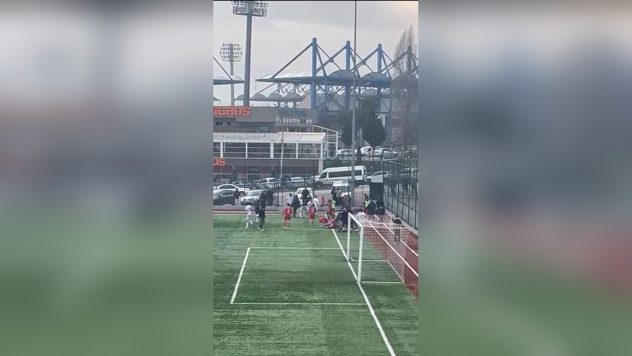 Karabük'te U19 Futbol Maçında Kavga Ortalığı Karıştırdı
