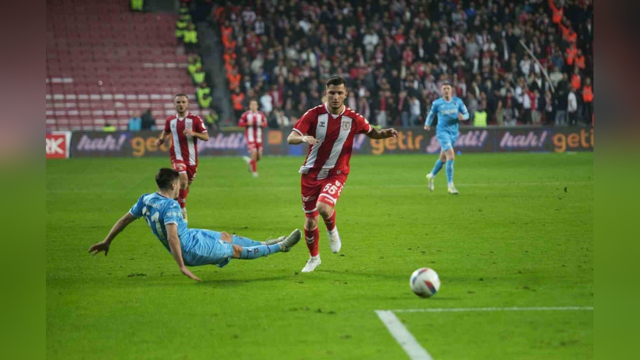 Samsunspor, Trabzonspor'u İlk Yarıda Geçti