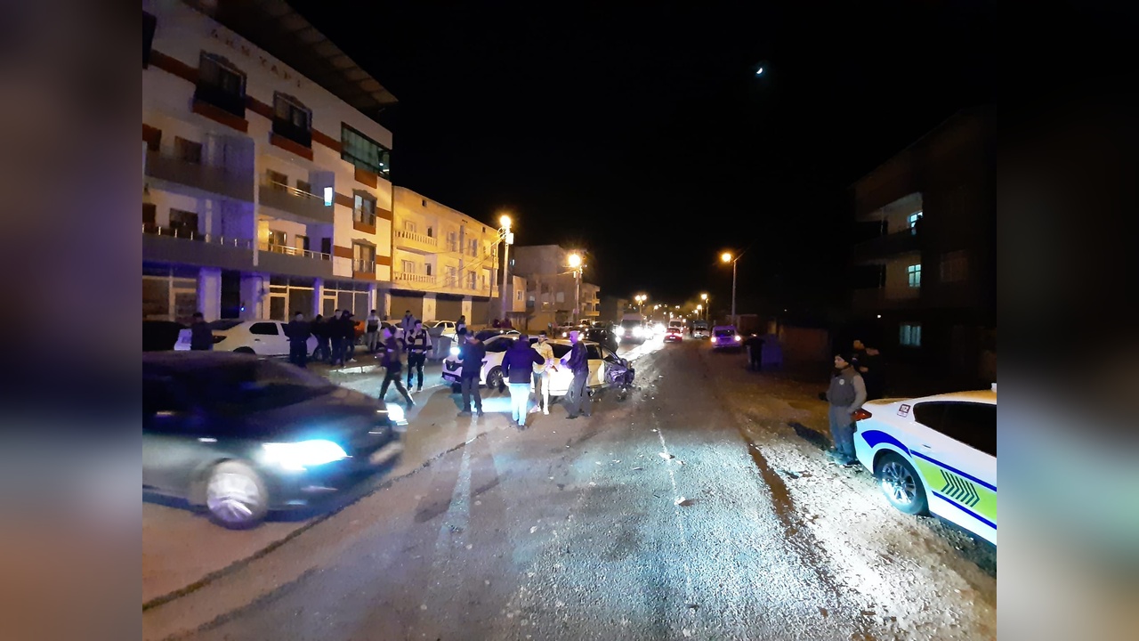 Mardin'de Zincirleme Trafik Kazası: 6 Yaralı