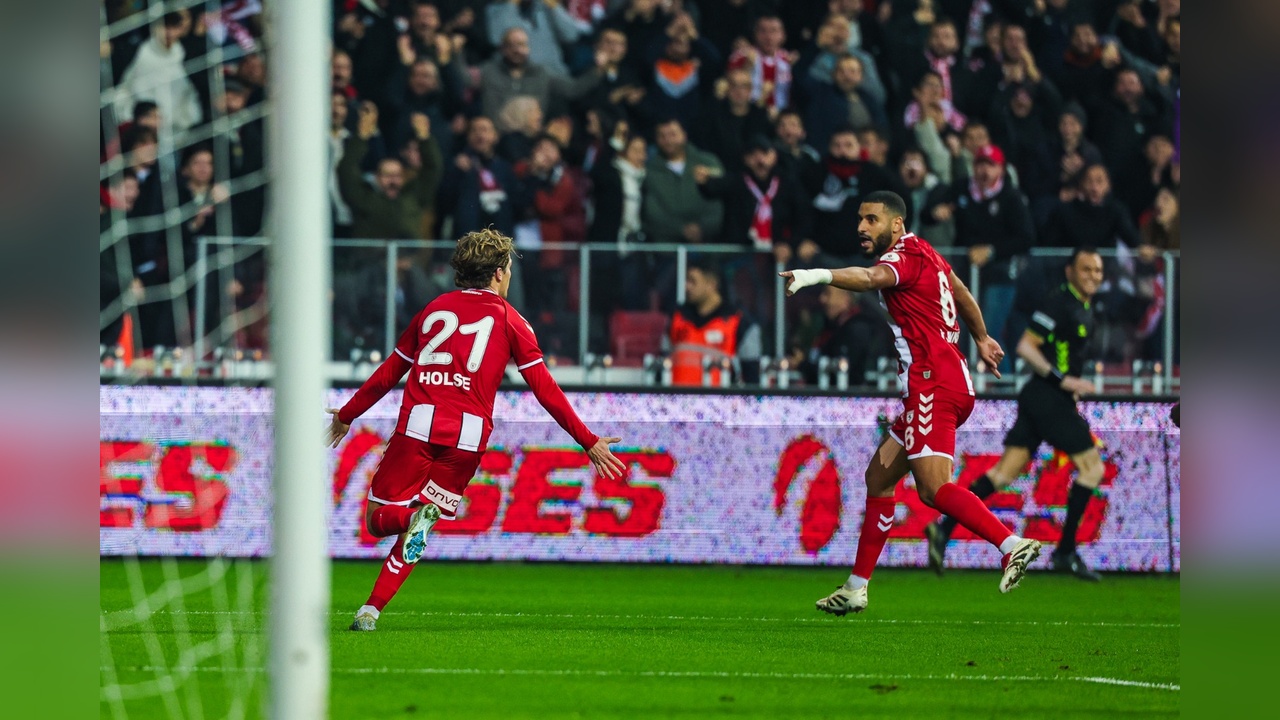 Samsunspor, Trabzonspor'u 2-1 Mağlup Etti