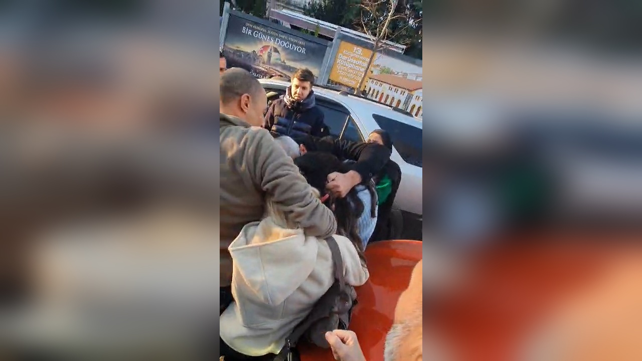 Fatih'te Park Yeri Kavgasında Turist Kadın Darbedildi