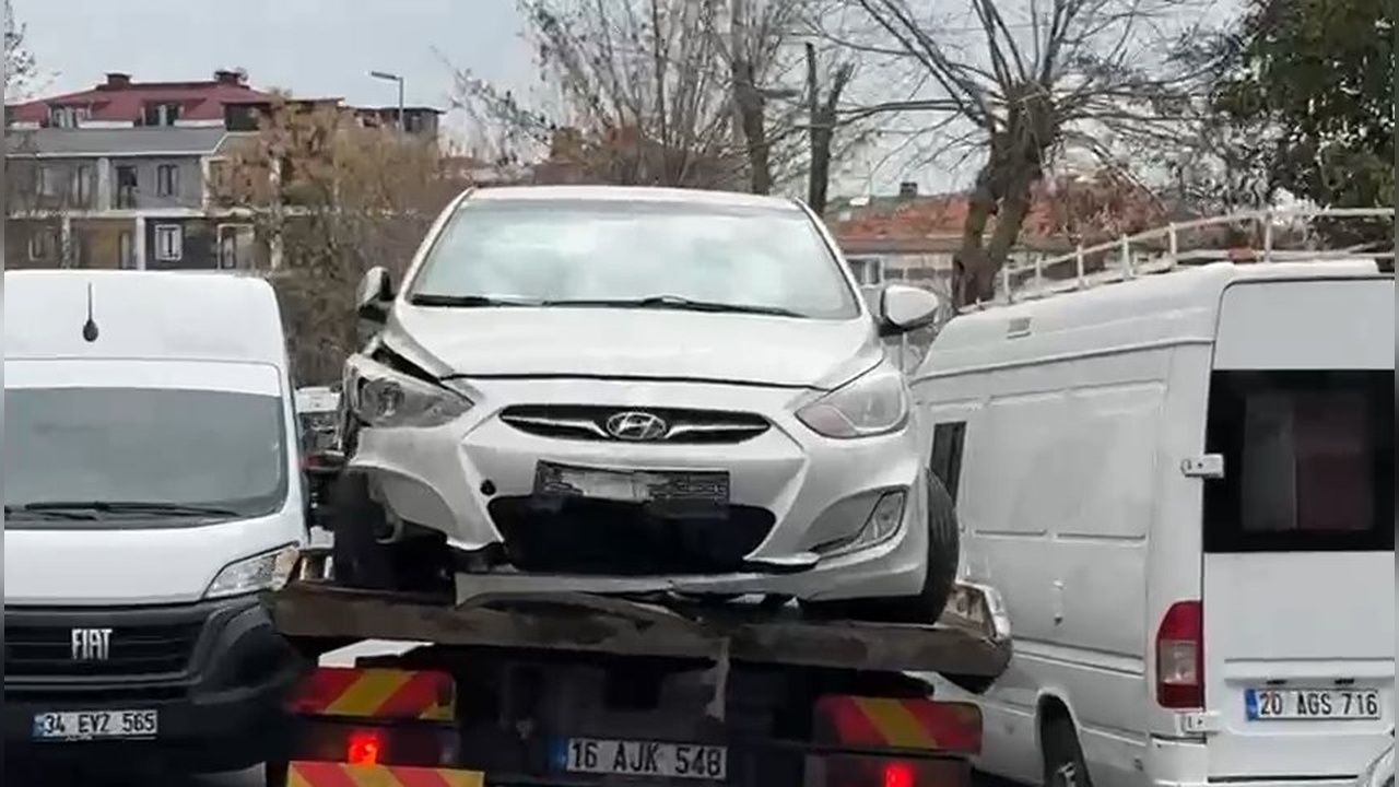 Avcılar'da Genç Sürücünün Kaza Anları Güvenlik Kamerasında