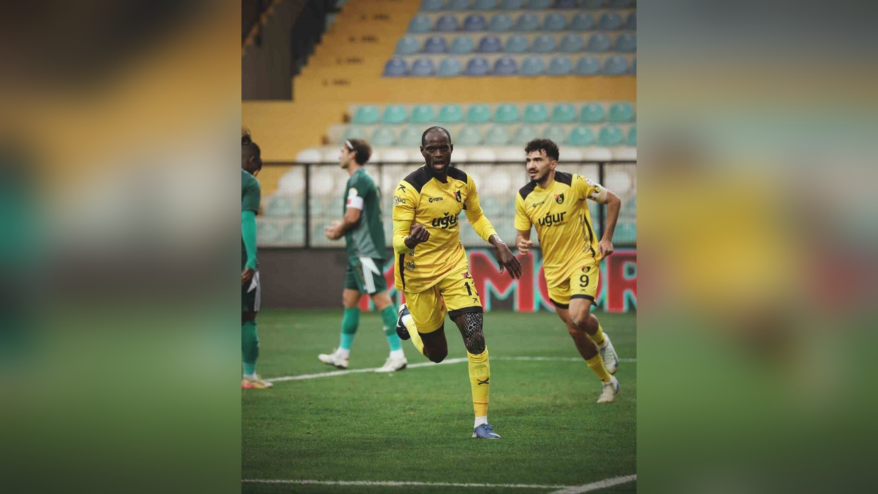 İstanbulspor, Esenler Erokspor'u Farklı Geçti