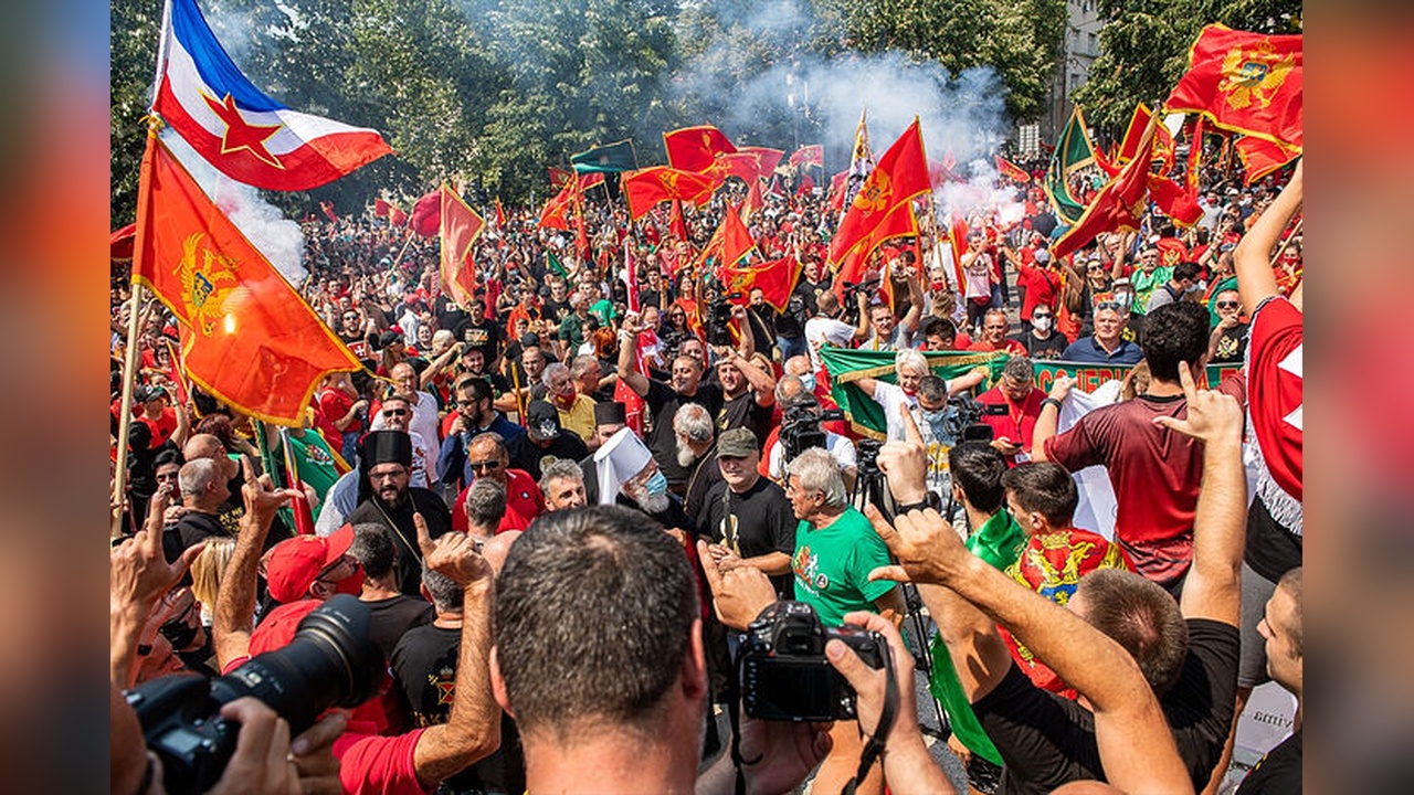 Karadağ'da Saldırı Sonrası Protestolar Gerçekleşti