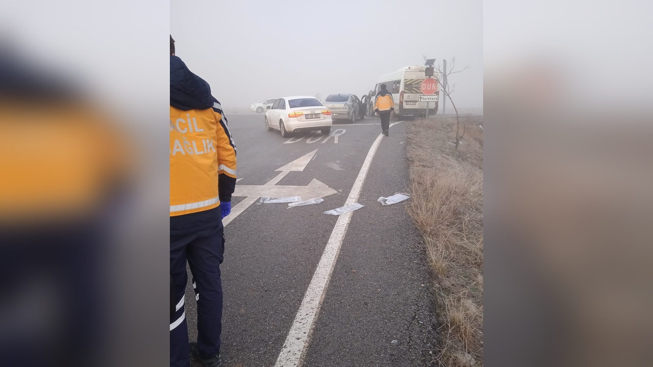 Kayseri'de Minibüs ve Otomobil Çarpışması: 10 Yaralı