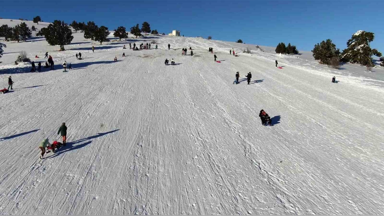 Bulutların Üstünde Kayak Keyfi: Yeni Kış Turizmi Noktası