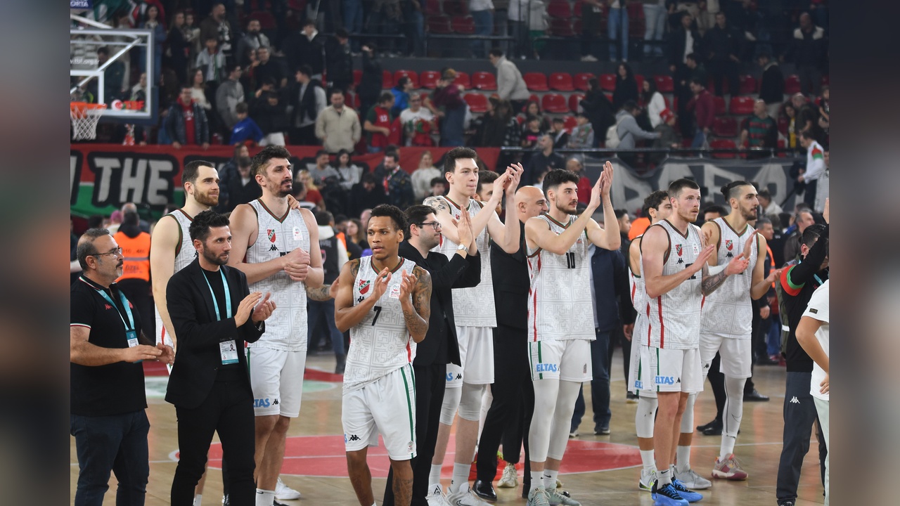 Karşıyaka Basketbol Takımı, Taraftarlarından Tam Destek Aldı