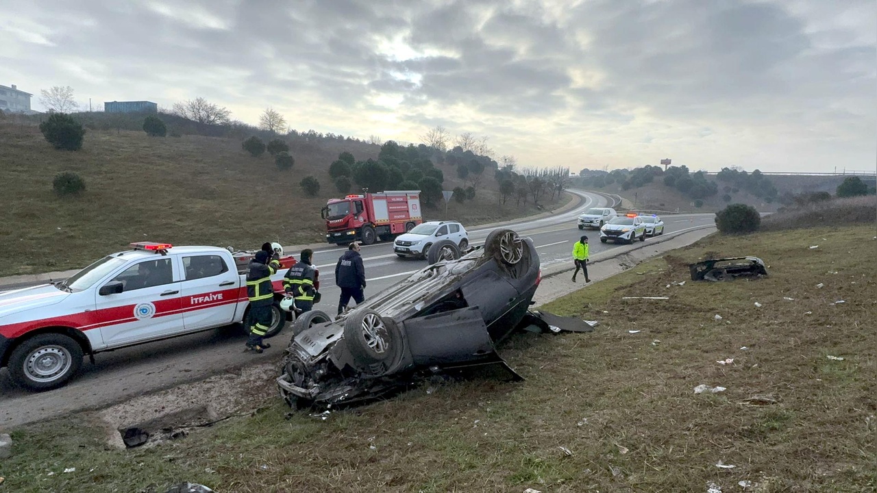Tekirdağ'da Takla Atan Otomobilde İki Kişi Yaralandı
