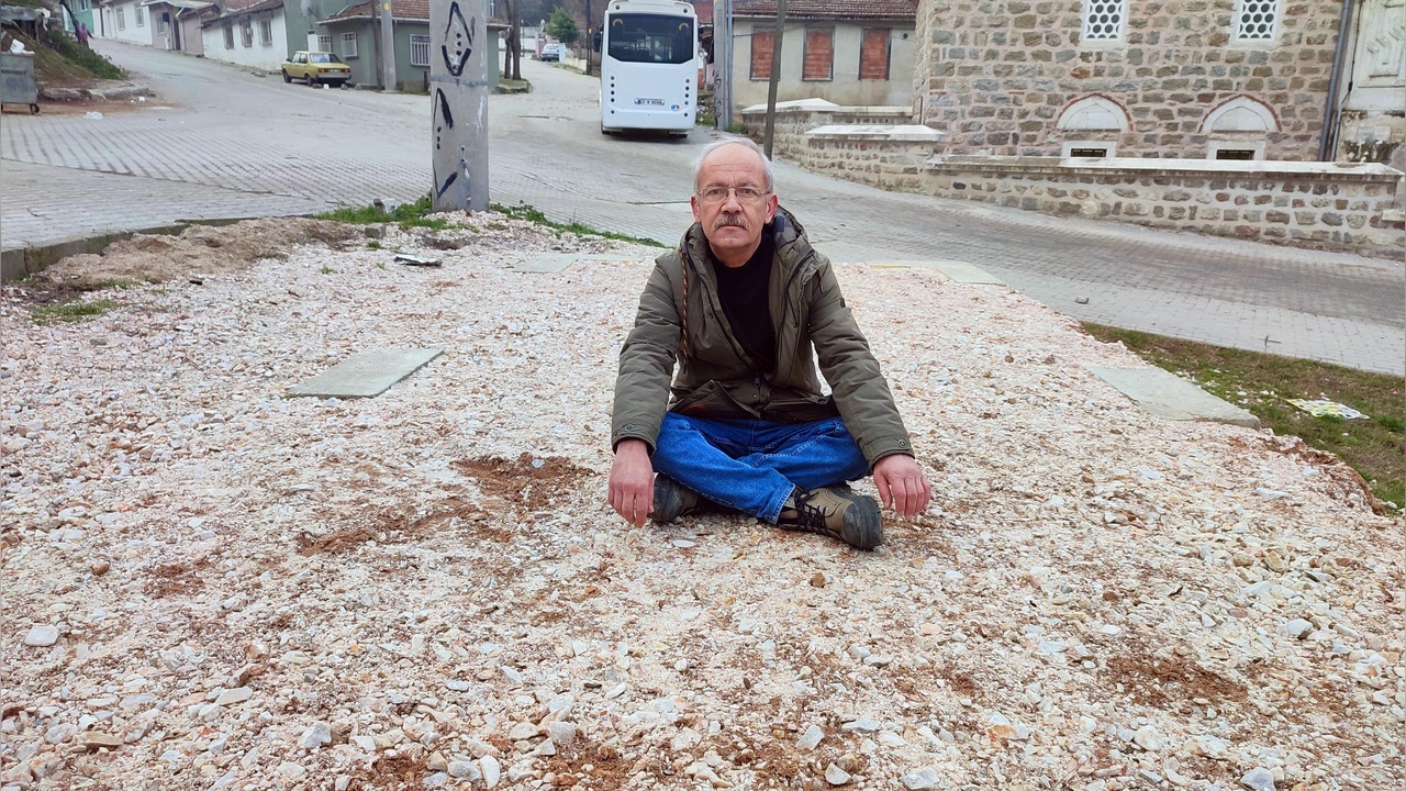 Edirne'de Muhtardan Hizmet Binası İçin Oturma Eylemi