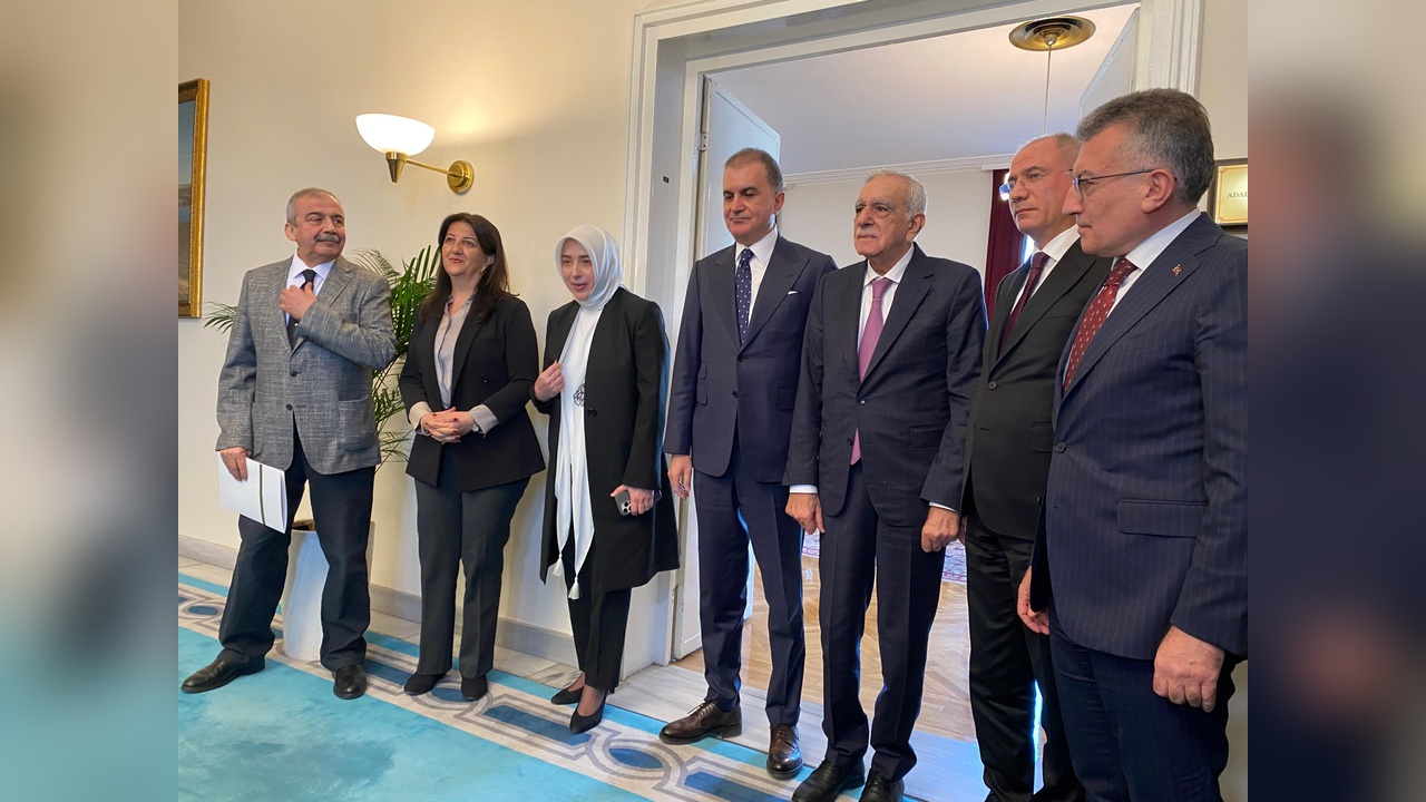 DEM ve AK Parti Heyetleri Ortak Toplantıda Buluştu