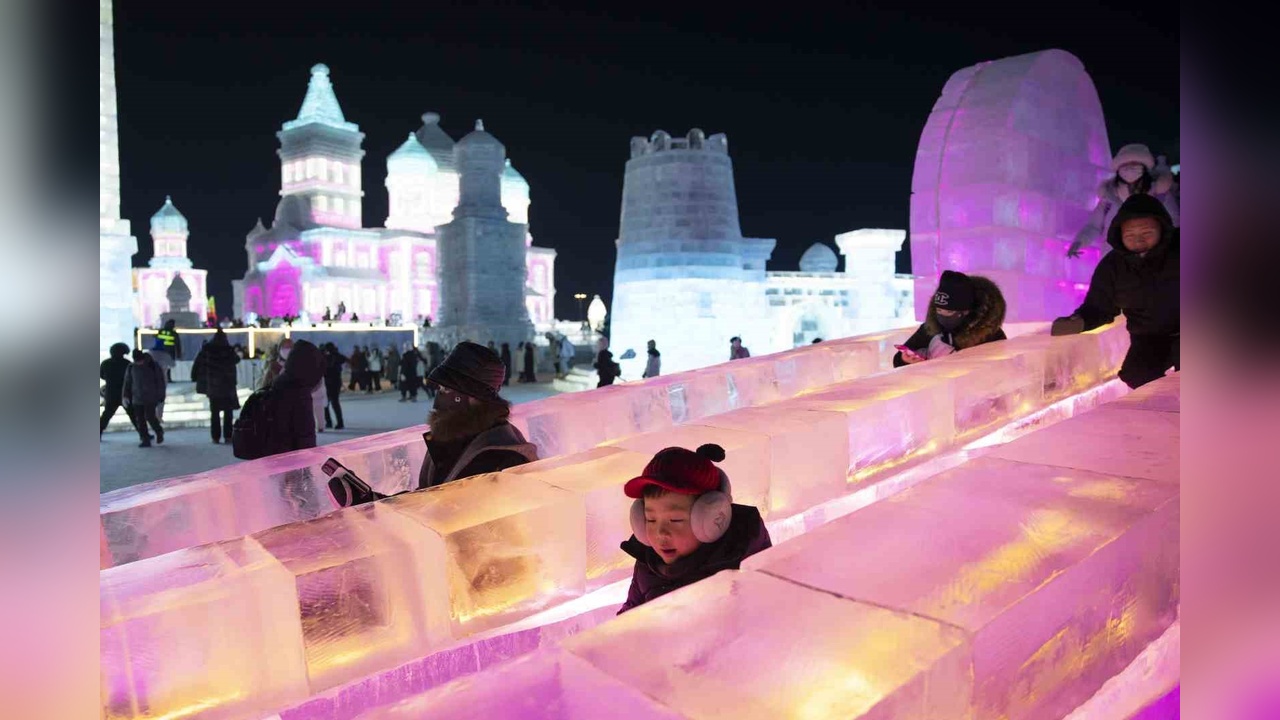 Harbin'de Buz ve Kar Heykel Festivali Coşkusu