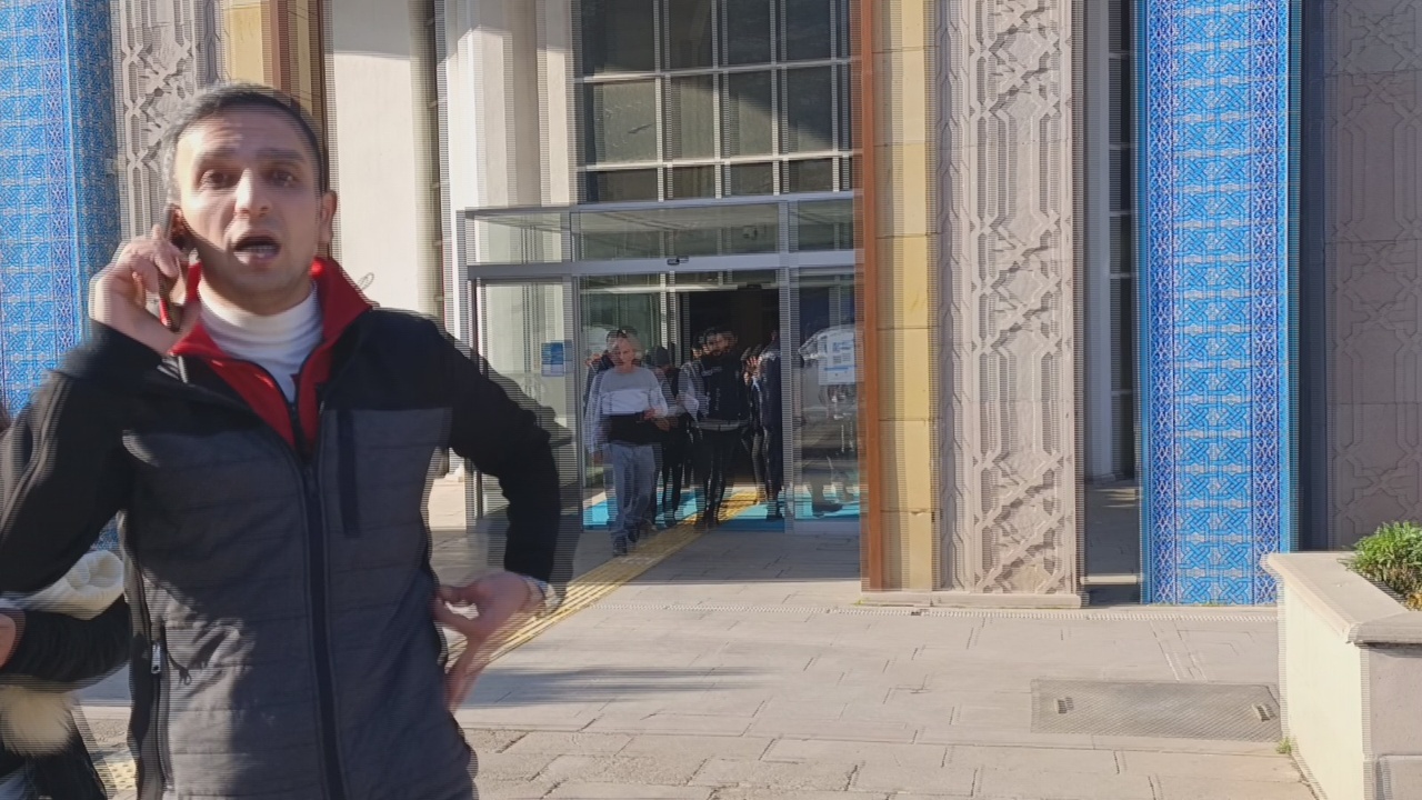 Göçmen Kaçakçılığı Şüphesi Üzerine Yakınlarından Gazetecilere Tepki