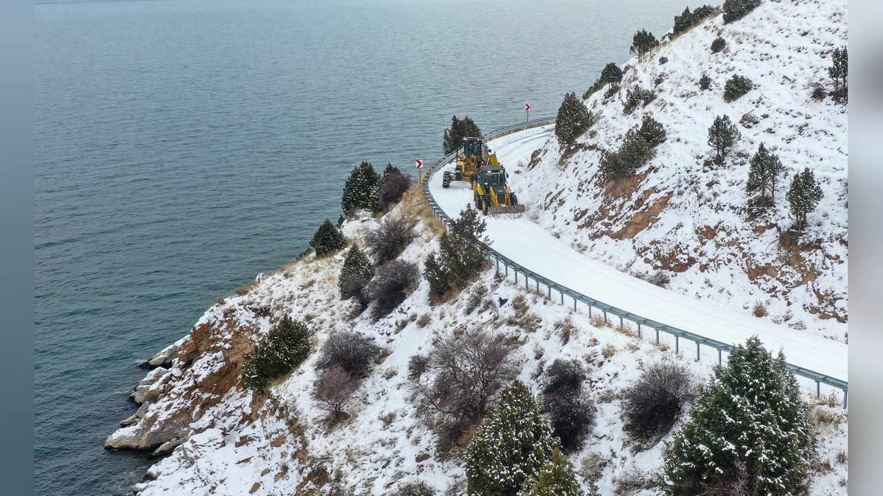 Van'daki Kapanan Yollar Yeniden Ulaşıma Açıldı