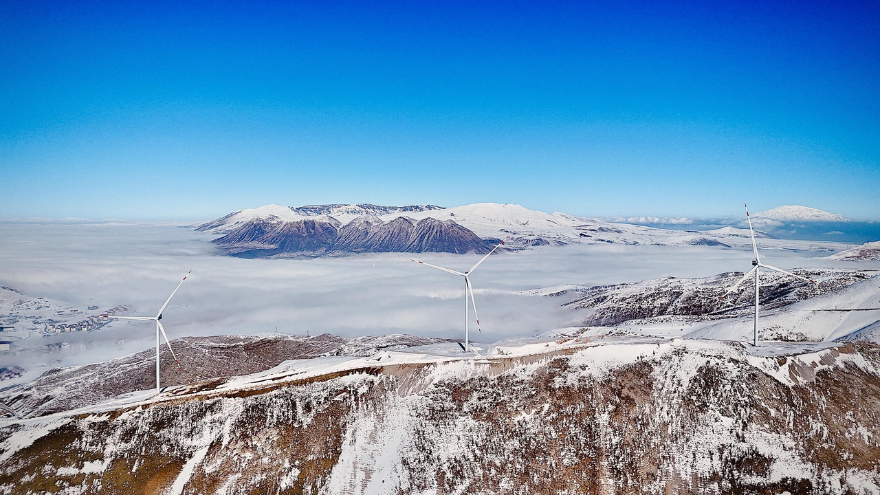 Bitlis'te Görüş Mesafesi Düşük, Sis Etkisini Gösterdi