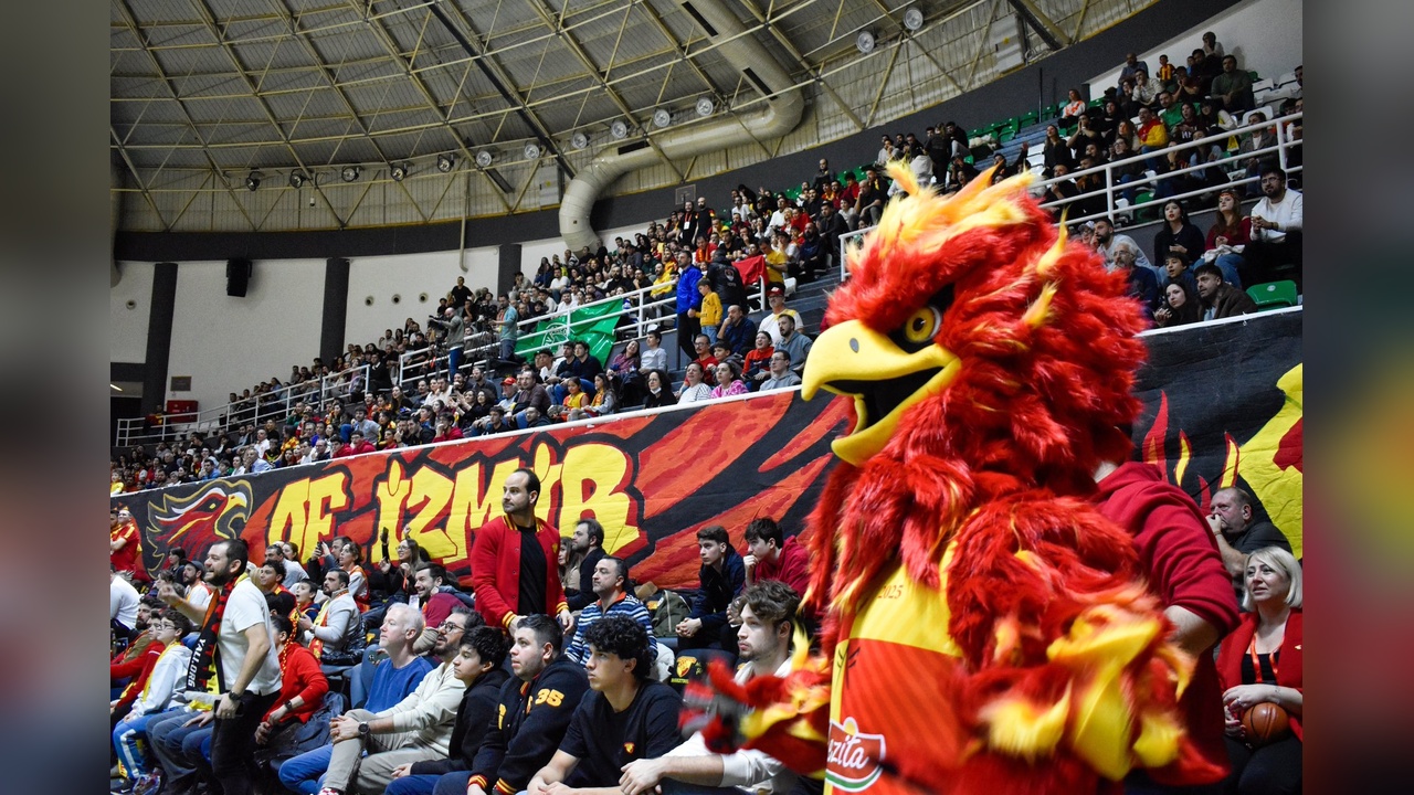 Göztepe'nin Maskotu İlk Maçında Olay Yaratıp Karakolluk Oldu