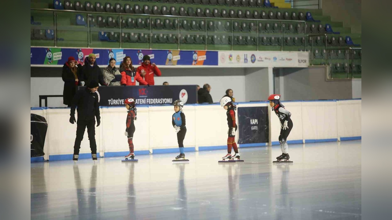 Erzurum'da Kış Sporları Heyecanı: Short Track Yarışları Start Aldı
