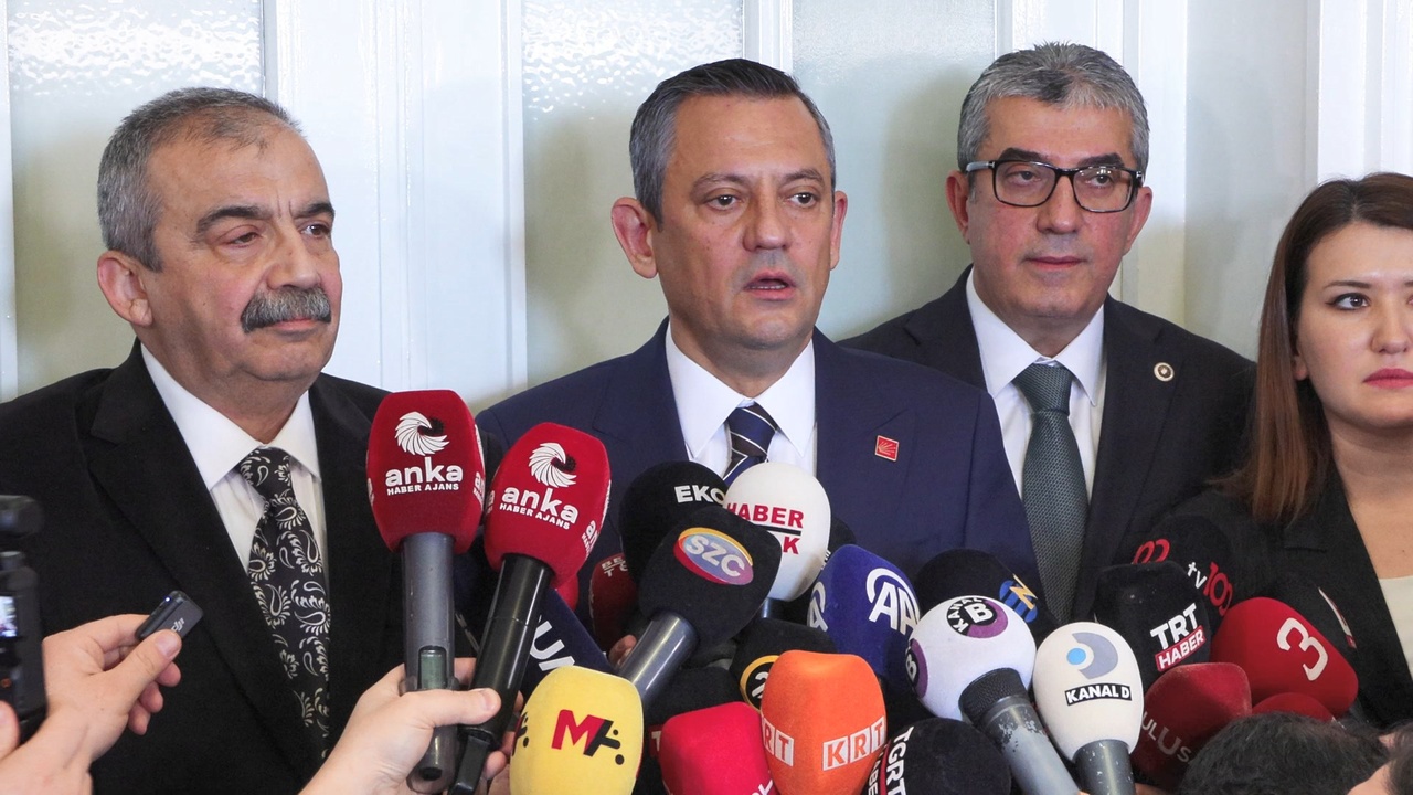 Özgür Özel, DEM Parti Temsilcilerini Ağırladı