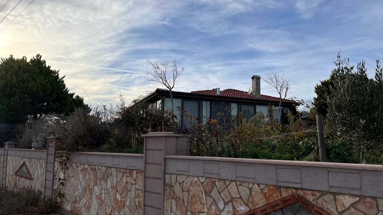 Bozcaada'daki Seçil Erzan'a Ait Ev İcradan Geçti