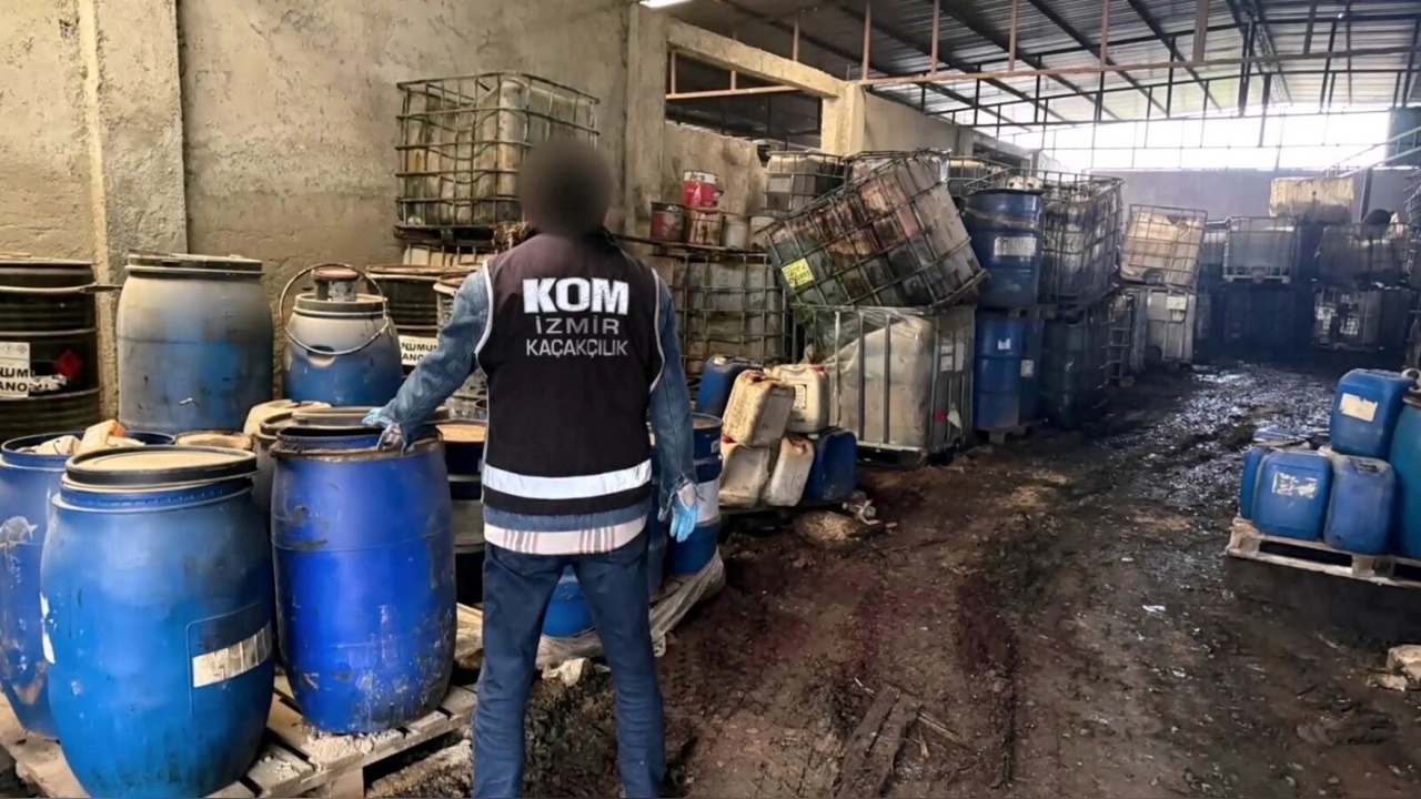 İzmir'de Kaçakçılık Operasyonu Gerçekleşti, 5 Kişi Gözaltında