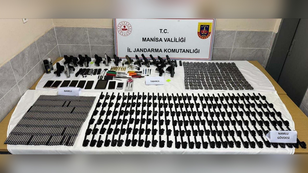 Manisa'da Silah Kaçakçılığı Operasyonunda Beş Kişi Gözaltına Alındı