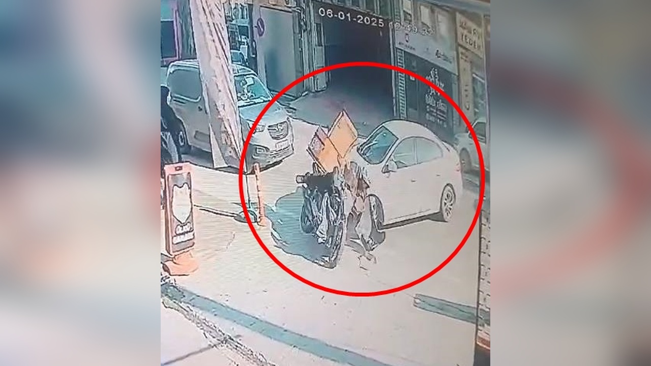 Motosiklet Kazasında Sıkışan Sürücü Kurtarıldı