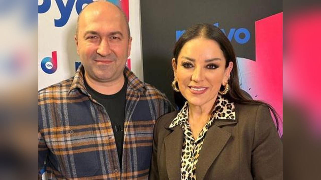 Aşkın Nur Yengi, Radyo D'de Dinleyicileriyle Buluştu