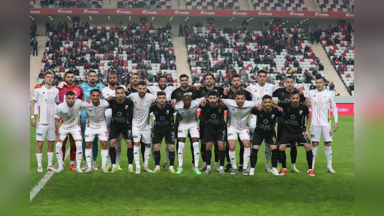 Antalyaspor, Kocaelispor'u İlk Yarıda Geçti