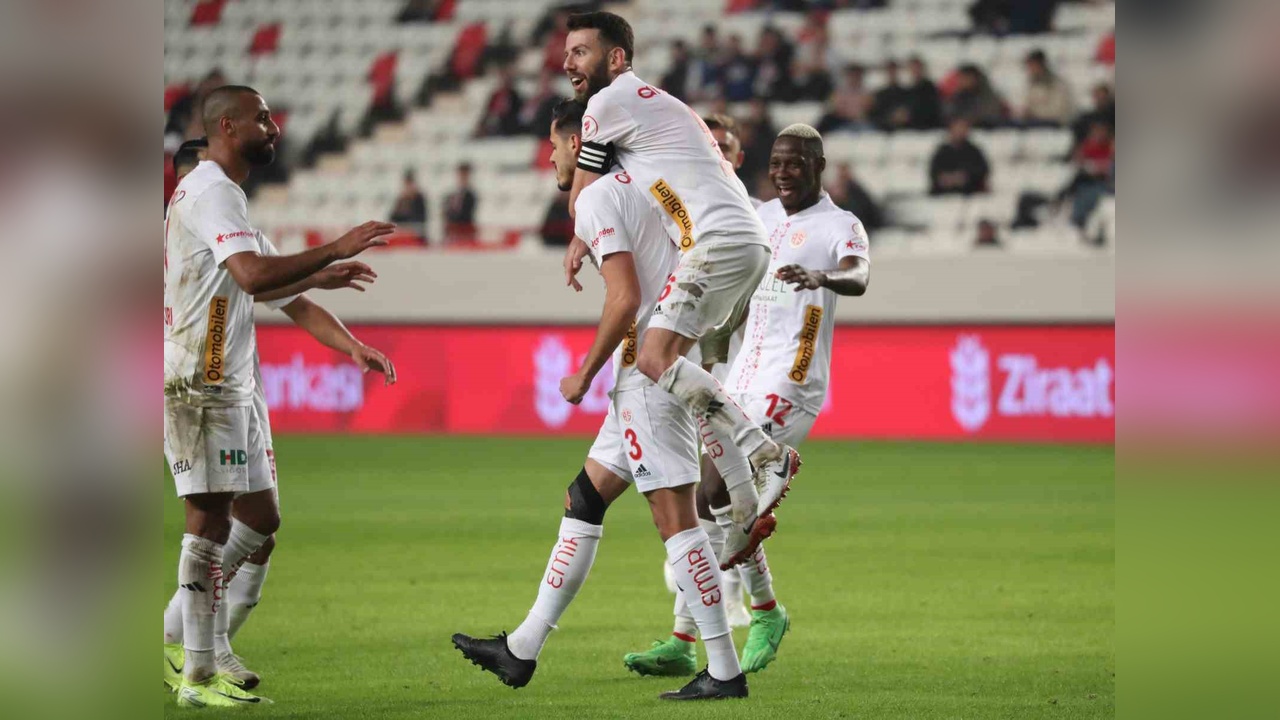 Antalyaspor, Kocaelispor'u 3-1 Mağlup Etti