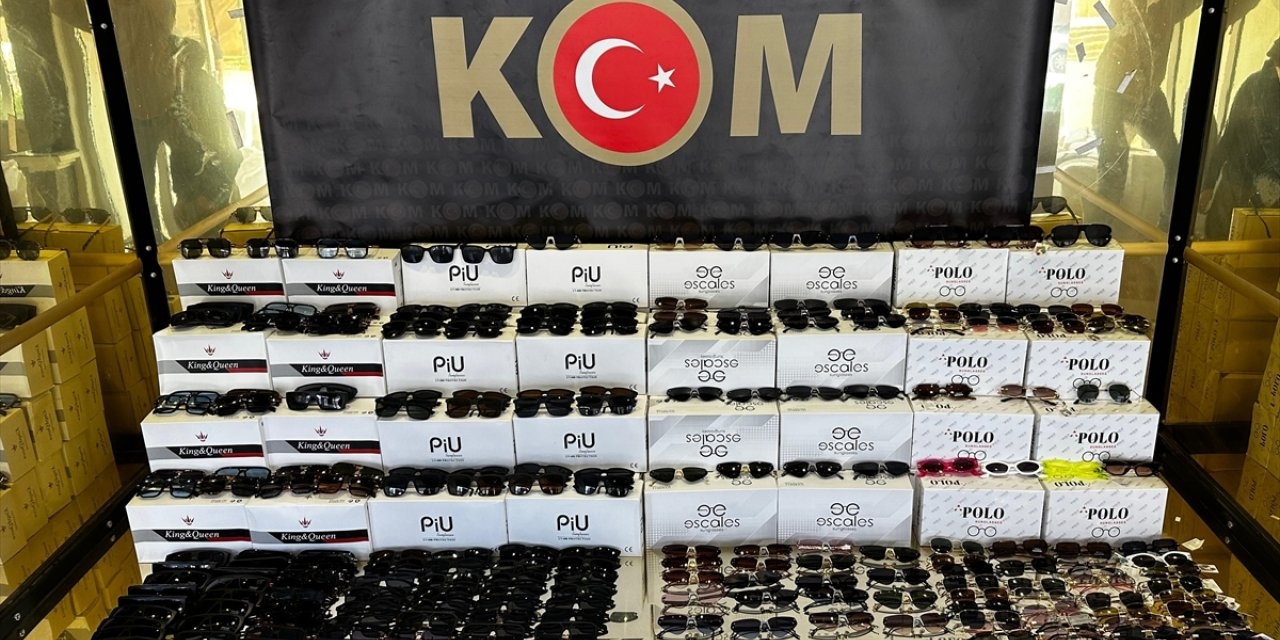 Kocaeli'de durdurulan TIR'da 170 bin adet gümrük kaçağı güneş gözlüğü ele geçirildi