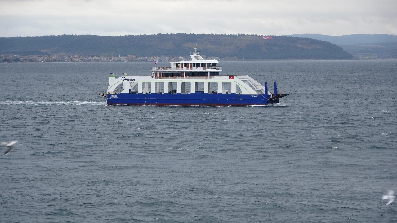 Çanakkale Feribot Seferleri Fırtına Nedeniyle İptal Edildi