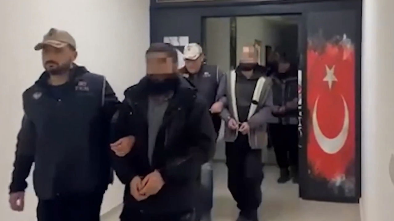 DEAŞ'a Yönelik Manisa Merkezli Operasyonda 13 Kişi Tutuklandı