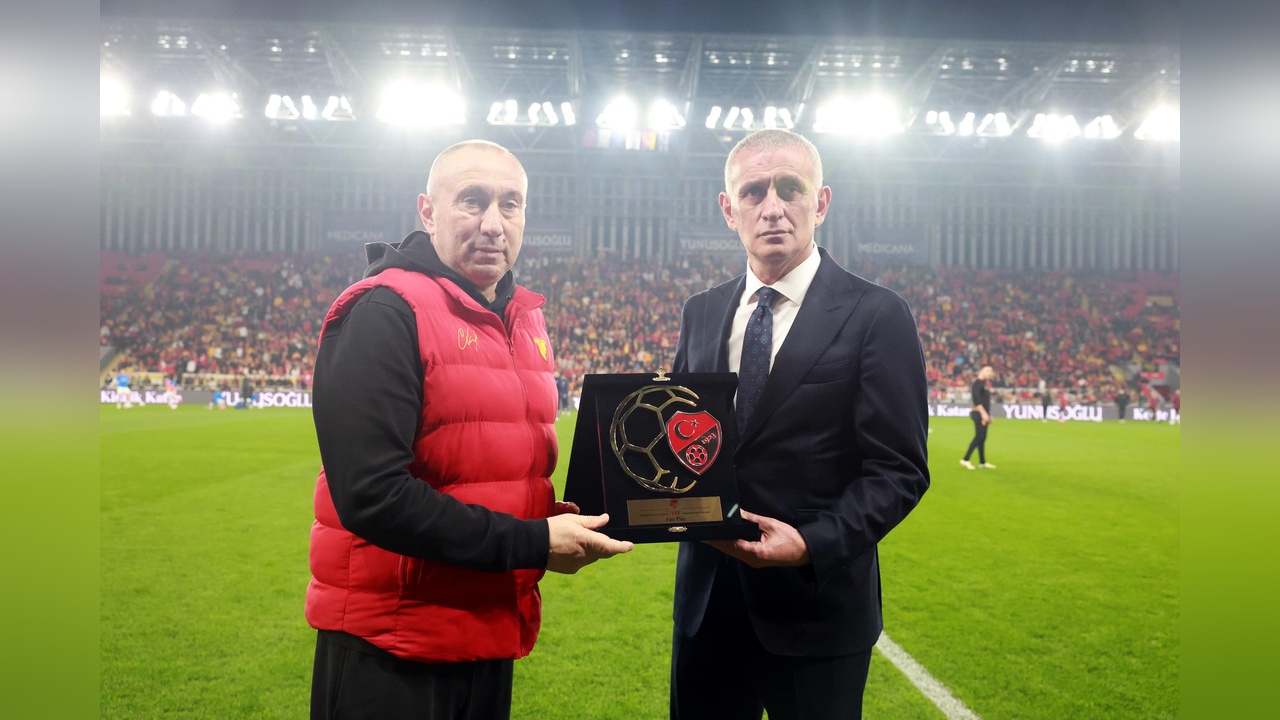 Stoilov, Göztepe'de Övgüyle Anıldı