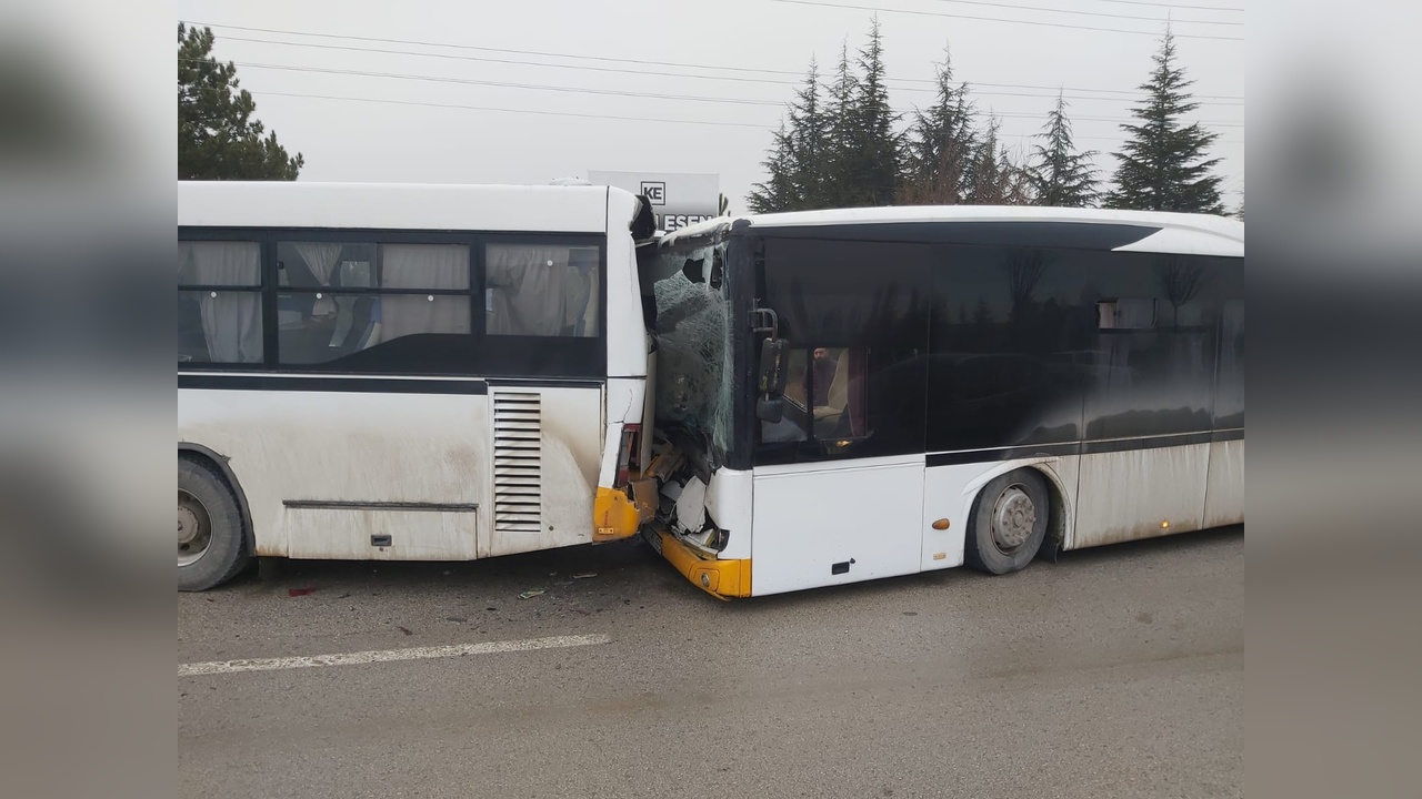 Ankara'da Zincirleme Trafik Kazası: 33 Kişi Yaralandı