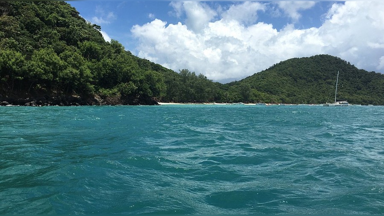 Tayland'da Turist Teknesinin Alabora Olması Sonrası Kurtarma Çalışmaları Başlatıldı