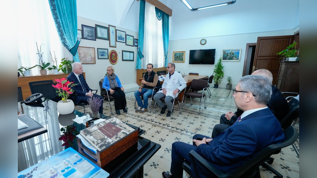 Vali Davut Gül, Edip Akbayram'ı Hastanede Ziyaret Etti