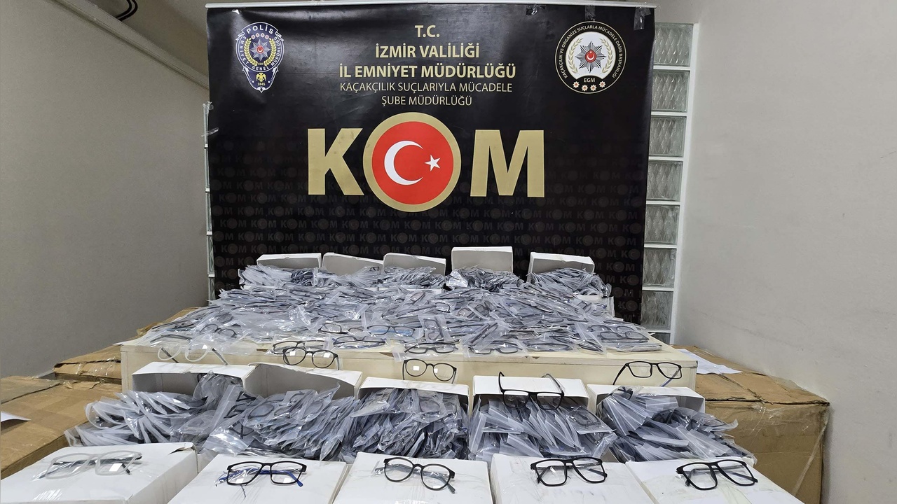 İzmir'de Kaçak Gözlük Operasyonu: 6,5 Milyon TL Değerinde Malzeme Ele Geçirildi